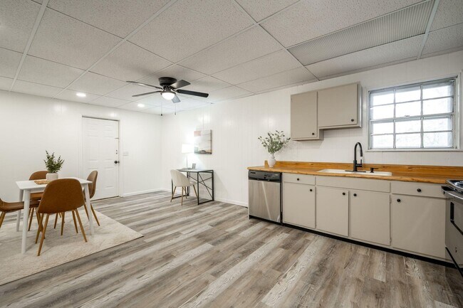 Building Photo - 9100 Coventry Ln
