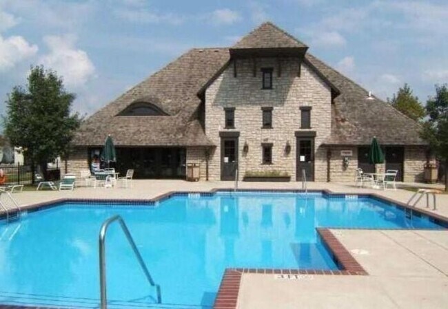 Building Photo - Manor of Craughwell Condo!