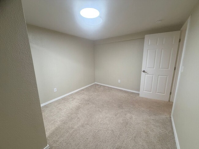 Building Photo - 3 Bed 2 Bath Home