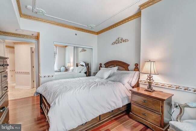 Building Photo - 5750 Bou Ave