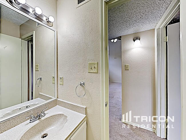 Building Photo - 3301 Plantation Ln