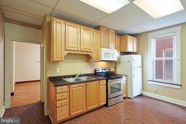 Building Photo - 113 Grand Ave