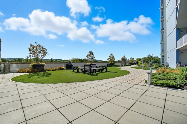 Building Photo - 400 Riverboat Row
