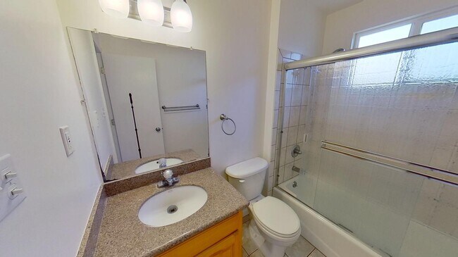 Building Photo - Beautiful Santa Clara home with fenced bac...