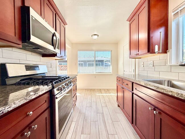 Building Photo - Refreshed 2 Bed/1-Bath Duplex Near Beach & Trails in Fairway Park