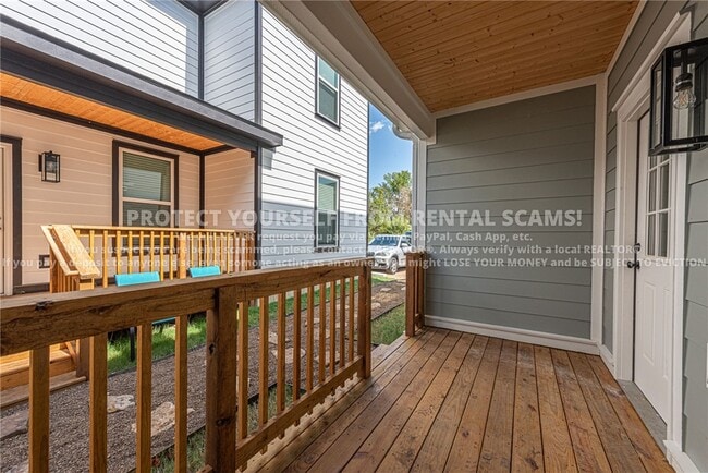 Building Photo - 1030 S Laramie Hts