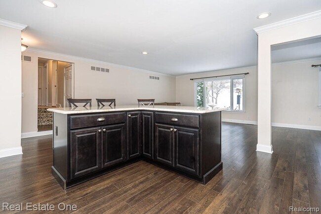 Building Photo - 732 Rutgers Rd