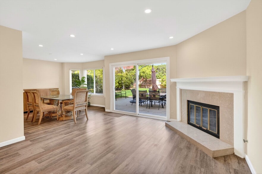 Building Photo - 19539 Shadow Springs Way