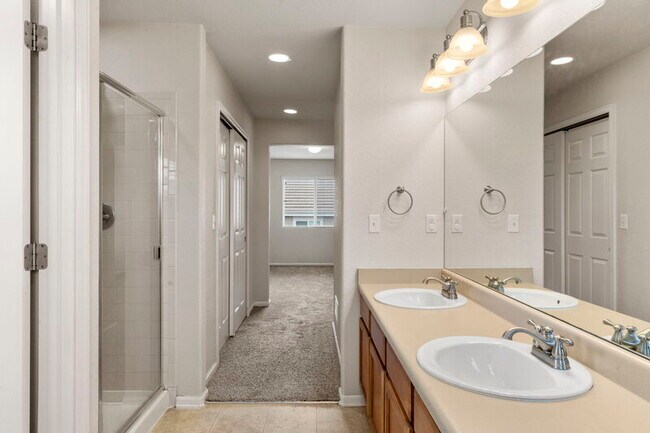 Building Photo - 815 Fire Rock Pl