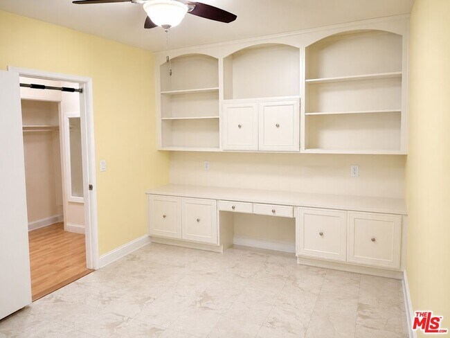 Building Photo - 5870 Green Valley Cir