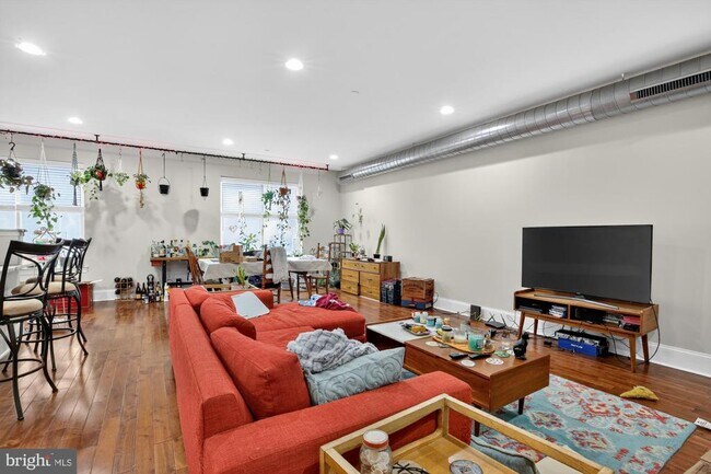 Building Photo - 946 N 2nd St