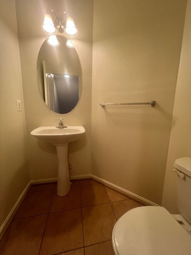 Building Photo - Updated 3 Bedroom Townhome in Upper Marlboro!