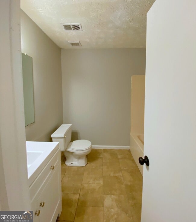 Building Photo - 100 Spring Ct