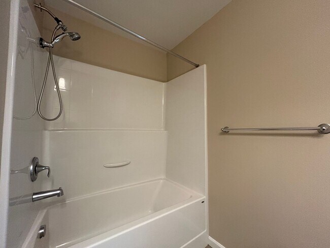 Building Photo - Gorgeous 4 Bed, 2.5 Bath Tuscany Home!