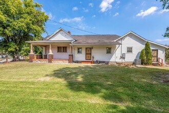 Building Photo - Charming 4-Bed Home Minutes from Downtown ...
