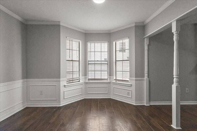 Building Photo - Adorable 3 bed 2 bath Townhome