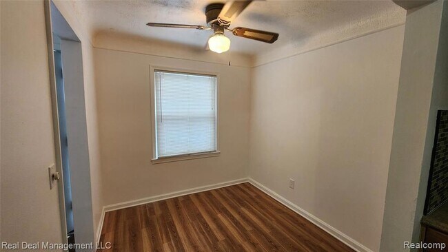 Building Photo - 49 E Fairmount Ave