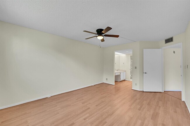 Building Photo - 1802 Eleuthera Point