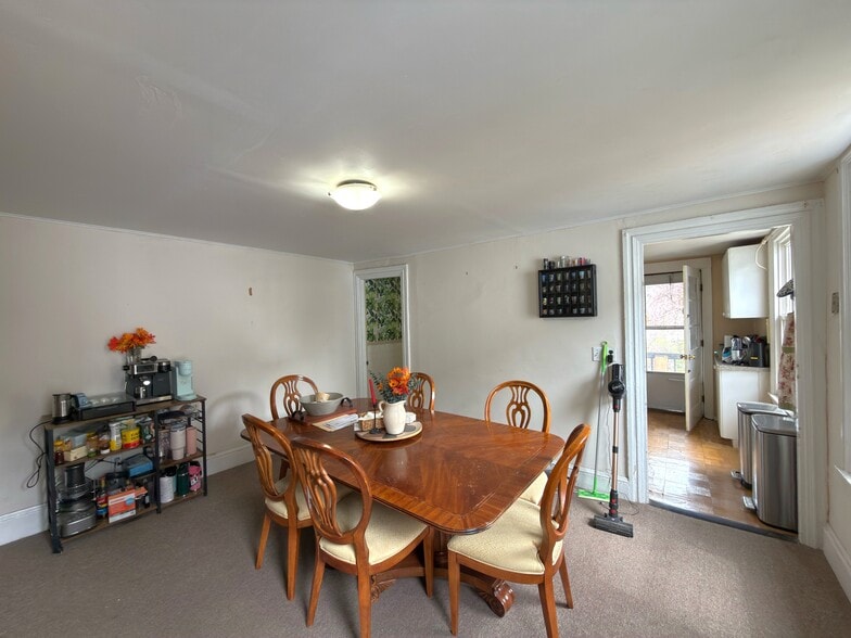 Building Photo - 19 Strathmore Rd