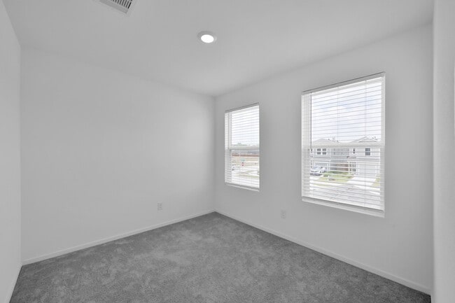 Building Photo - 18271 Via Aurelia Dr