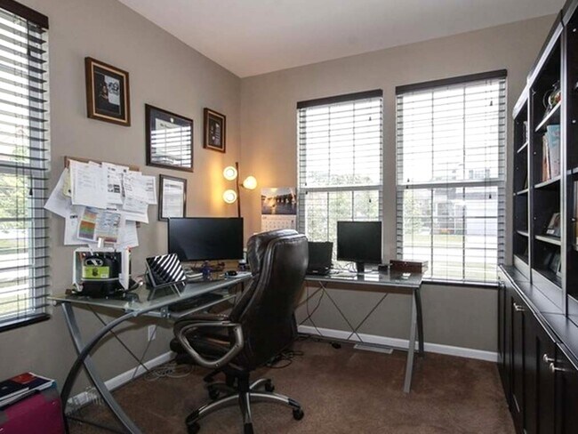 Building Photo - 10S410 Carrington Cir