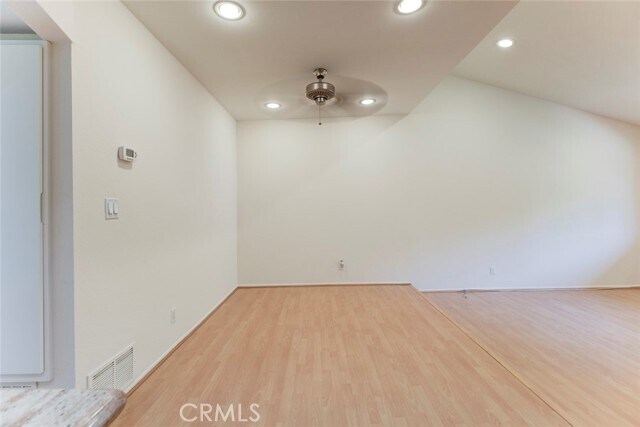 Building Photo - 1523 E Windsor Rd