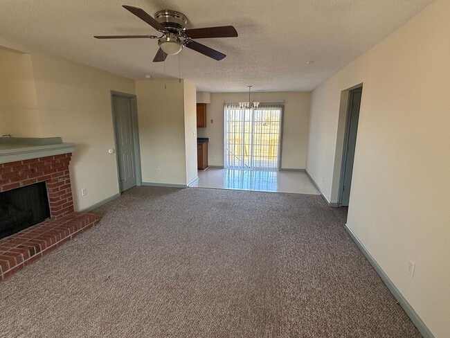 Building Photo - Country Charm