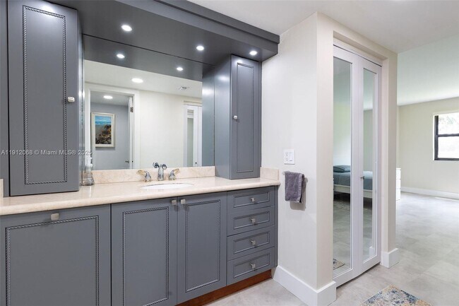 Building Photo - 16171 Blatt Blvd