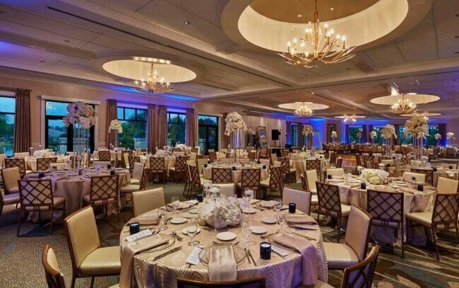 Building Photo - 6700 Fox Hollow Dr