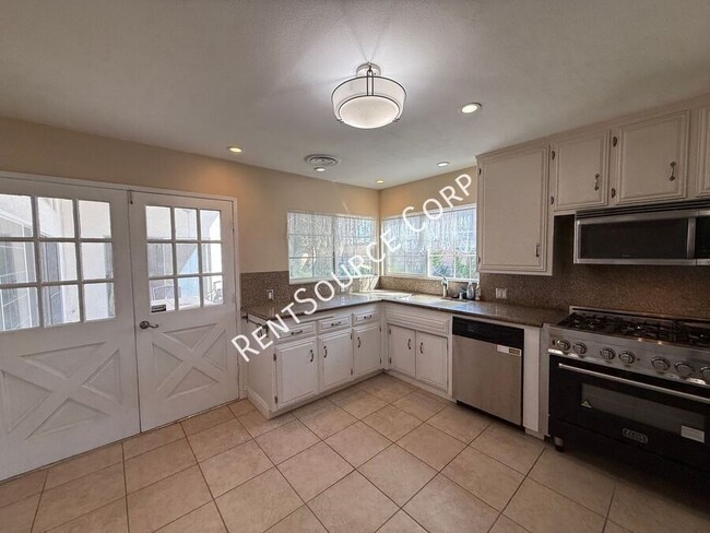 Building Photo - 2522 Marcella St