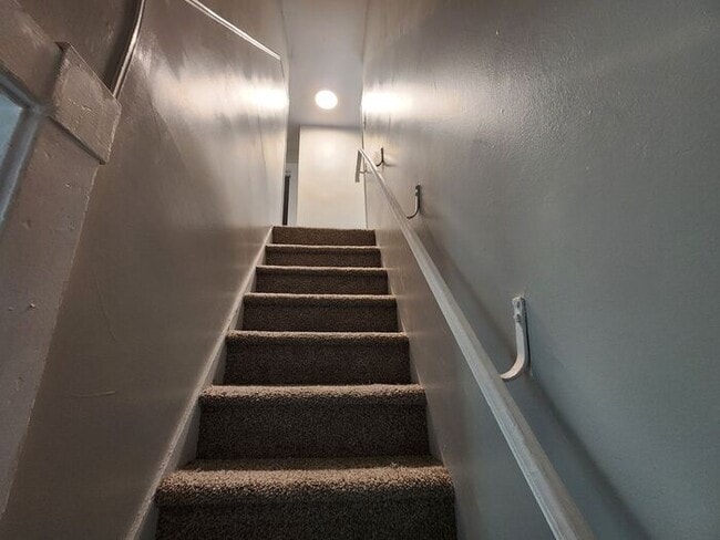 Building Photo - Move Into Comfort! Newly Remodeled 4-Bedro...