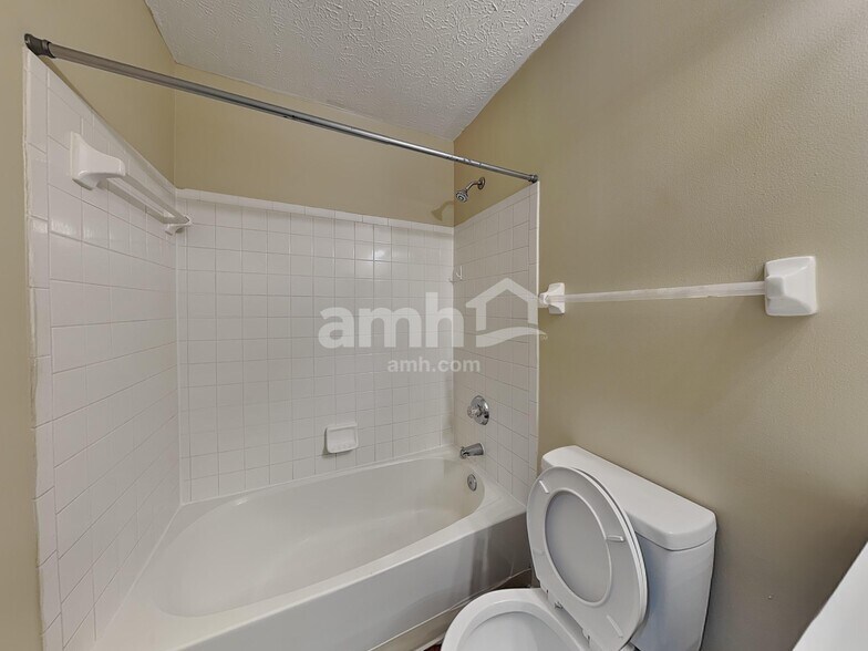 Building Photo - 2855 Southfield Village Dr