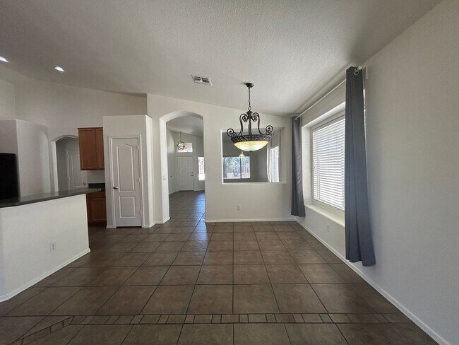 Building Photo - 3861 E Redfield Ct
