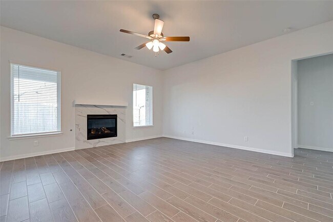 Building Photo - 939 Summer Vlg Wy