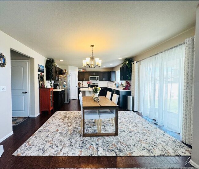 Building Photo - Spacious 3 bed/ 2.5 bath House In Severance
