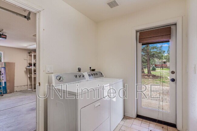 Building Photo - 4154 E Broken Rock Loop