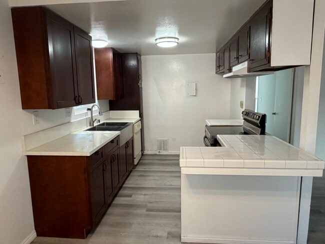 Kitchen - 1106 Opal St