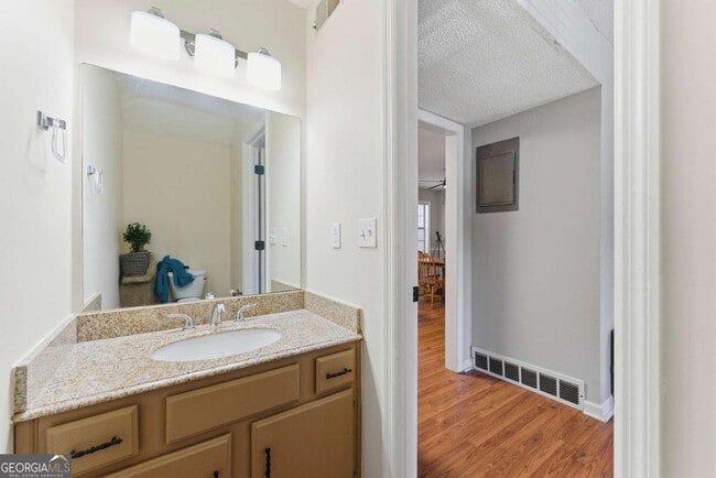 Building Photo - 5090 Sand Wedge Cir