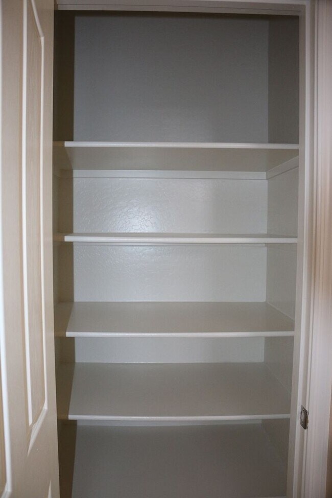 Building Photo - 14551 W Laurel Ln