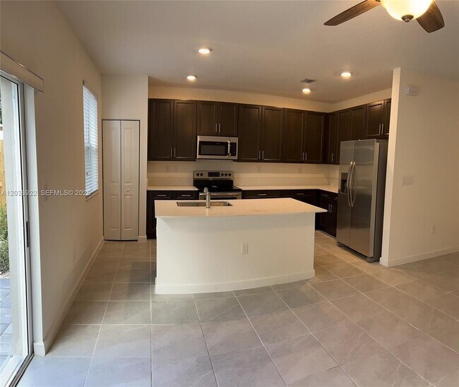Building Photo - 1120 SE 26th Ct