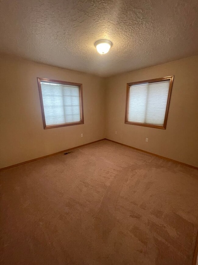 Building Photo - 3 Bedroom home in Albany!