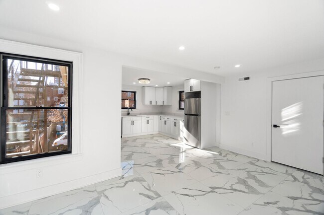 Building Photo - 54 Trumbull St