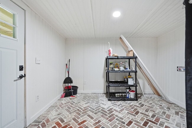 Building Photo - Must-See Country Retreat with Modern Convenience