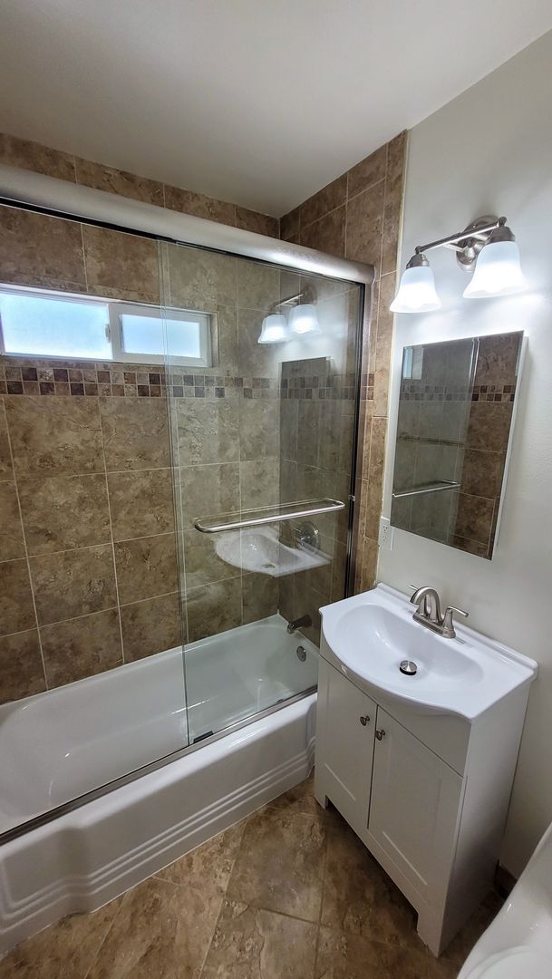 Building Photo - 3 Bed 2 Bath House Right Next To Disneyland! Available Now!