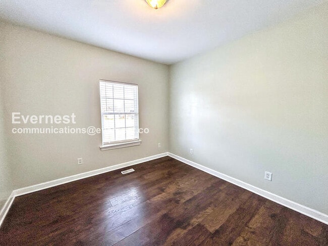 Building Photo - 503 Castleview Dr