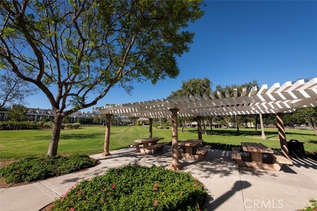 Building Photo - 6 Martino