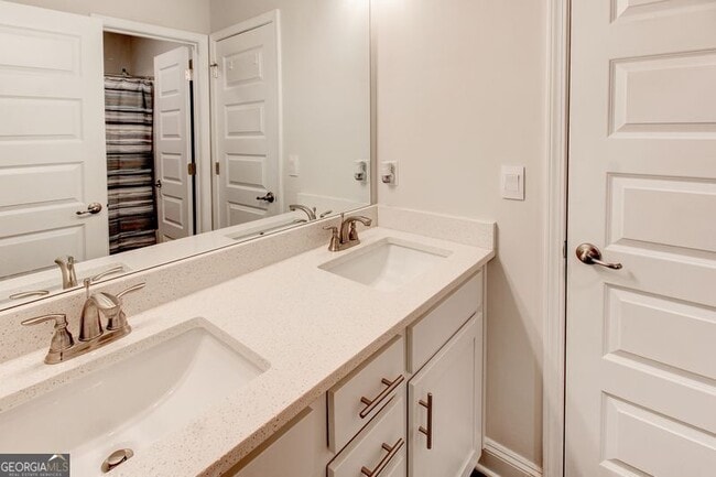 Building Photo - 3617 Chestnut Oak St