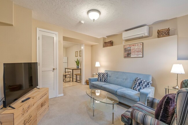Building Photo - Studio style one bedroom in SW with all Ut...
