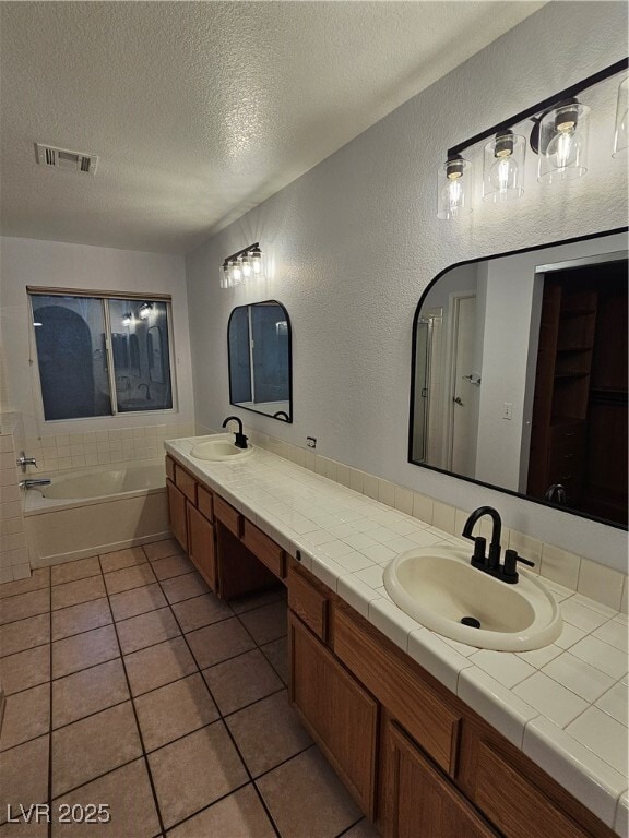 Building Photo - 9520 Rancho Palmas Dr