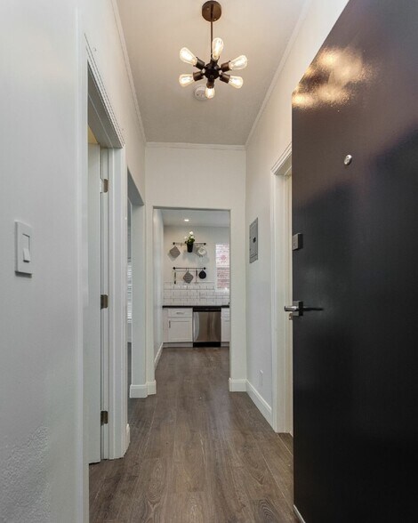 Building Photo - 681 Shatto Pl